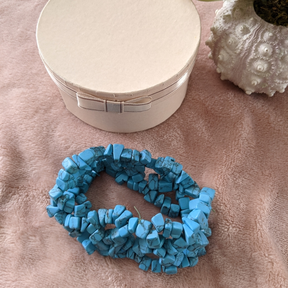 Blue stone elastic bracelet